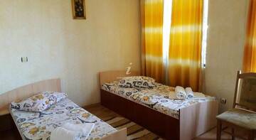 Фото номера Двухместный номер с 1 кроватью или 2 отдельными кроватями и ванной комнатой Гостевой дом Mon Cheri г. Дробета-Турну- Севери 2