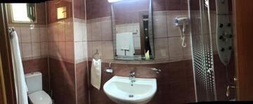 Фото номера Двухместный номер с 1 кроватью и собственной ванной комнатой Отель Hotel Bulevard г. Дробета-Турну- Севери 5