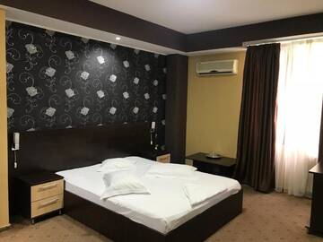 Фото номера Двухместный номер с 1 кроватью и собственной ванной комнатой Отель Hotel Bulevard г. Дробета-Турну- Севери 7
