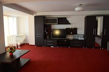 Фото номера Полулюкс Отель Hotel Corona г. Дробета-Турну- Севери 7