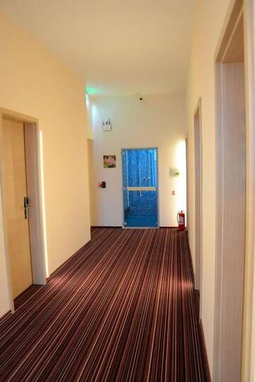 Фото номера Двухместный номер с 1 кроватью Апарт-отели Zenti Plaza Hotel г. Дробета-Турну- Севери 17