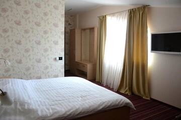 Фото номера Двухместный номер с 1 кроватью Апарт-отели Zenti Plaza Hotel г. Дробета-Турну- Севери 30