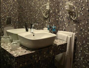 Фото номера Двухместный номер с 1 кроватью Апарт-отели Zenti Plaza Hotel г. Дробета-Турну- Севери 31