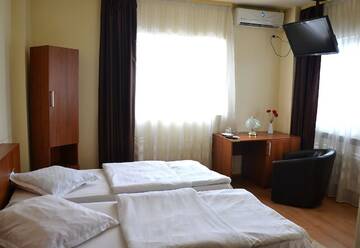 Фото номера Двухместный номер с 2 отдельными кроватями Хостелы Hostel Tropical г. Дробета-Турну- Севери 2